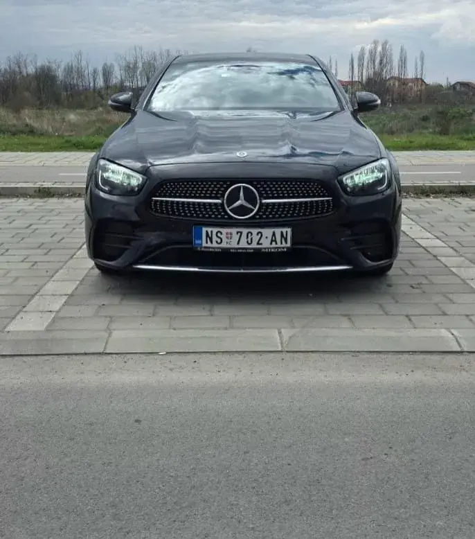 Mercedes E 220 d 4Matic enterijer